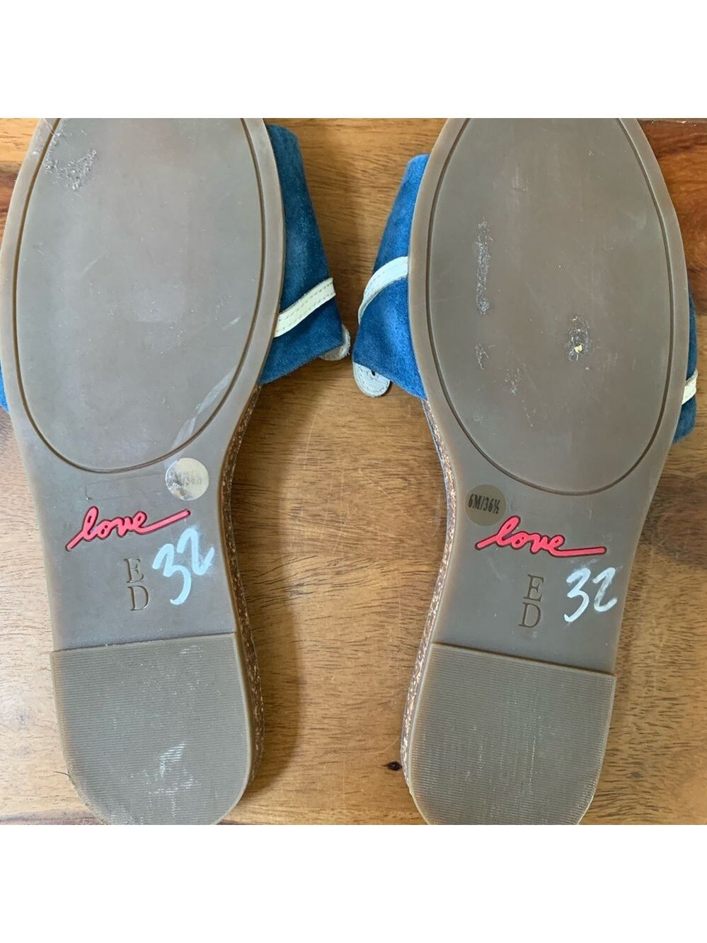 LOVE Slip On Sandals - Picture 3 of 4